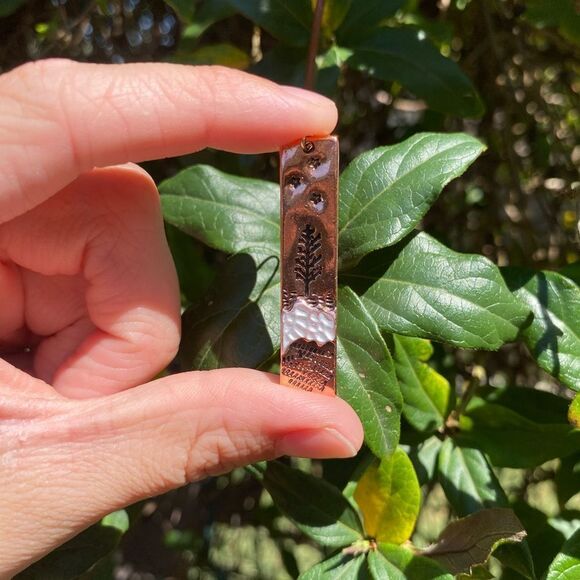 Bohemian Dangling Earrings Engraved Mountain Scape Rose Gold Tone White Black - Picture 5 of 6